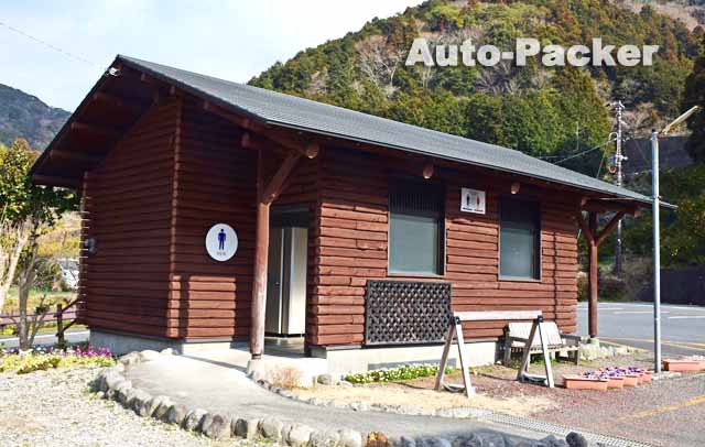 河津七滝駐車場　旧トイレ