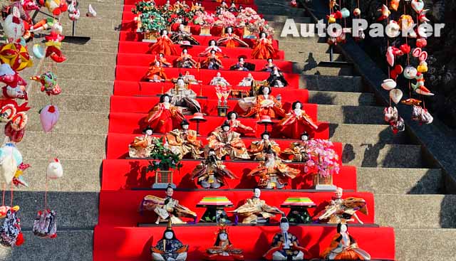 素戔嗚神社の雛段飾り