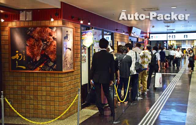 牛タン利休　行列