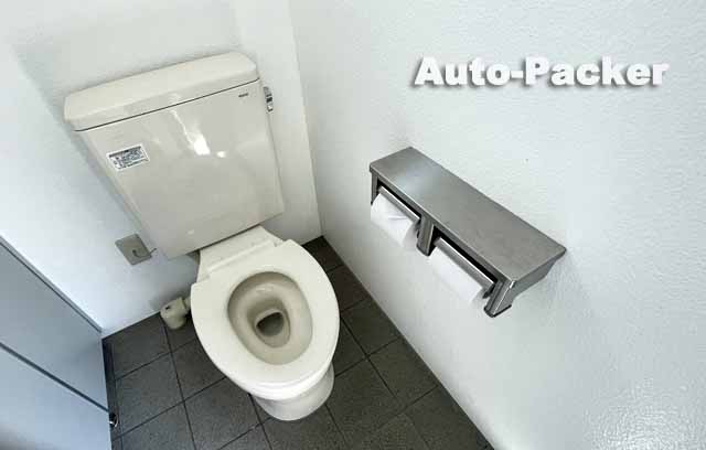 青葉山公園仙臺緑彩館駐車場　トイレ